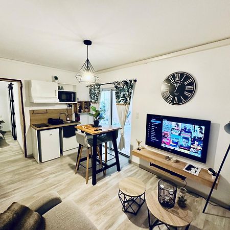 Alena Apartment Bourg-Saint-Andeol Bagian luar foto