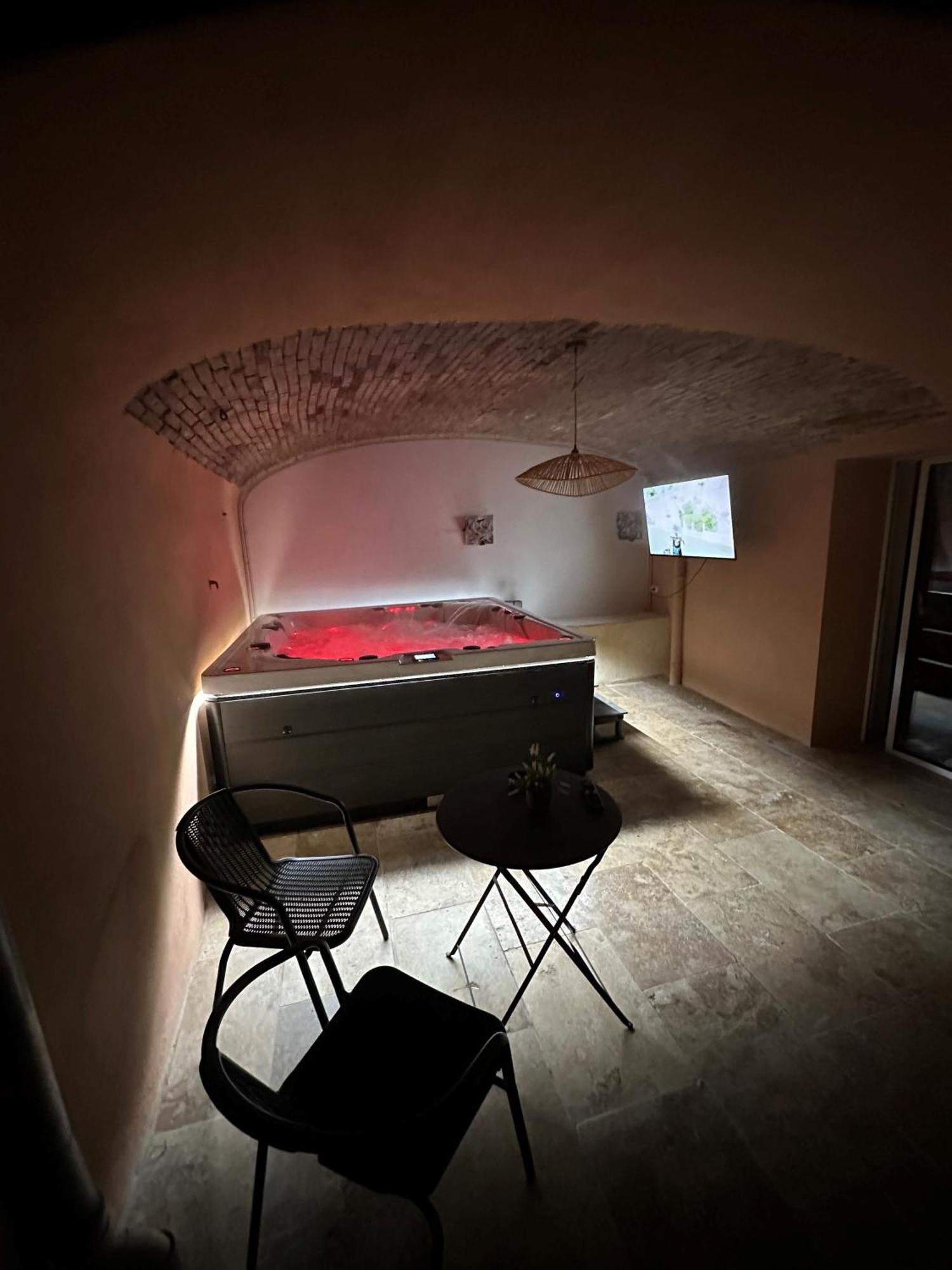 Alena Apartment Bourg-Saint-Andeol Bagian luar foto