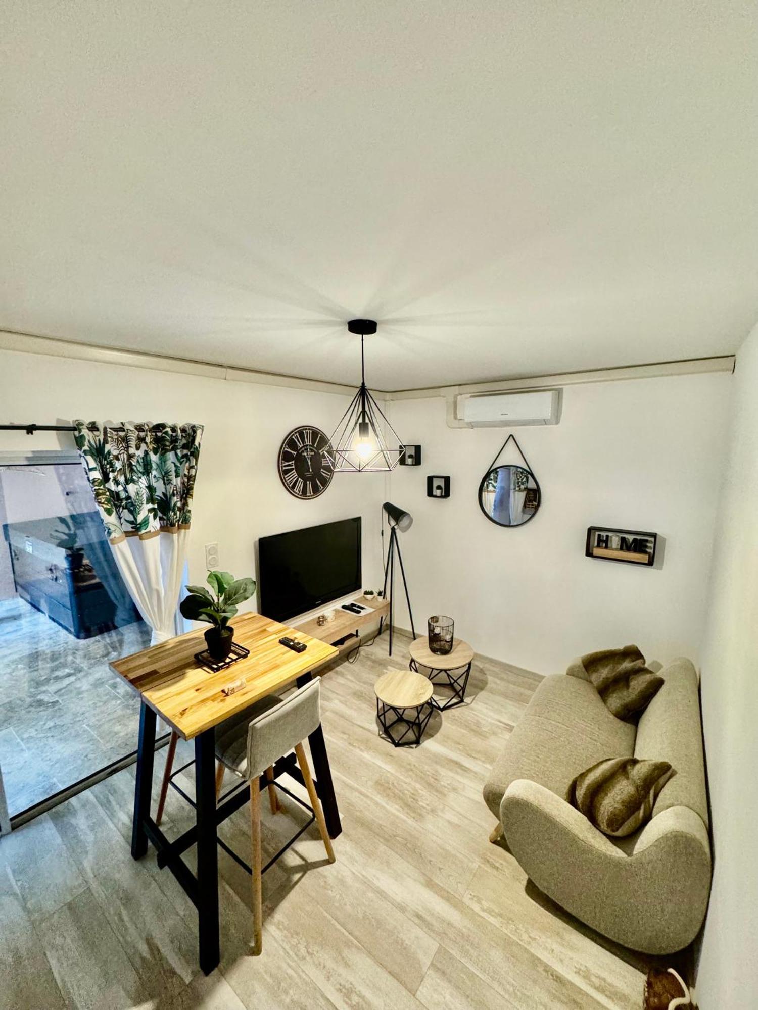 Alena Apartment Bourg-Saint-Andeol Bagian luar foto
