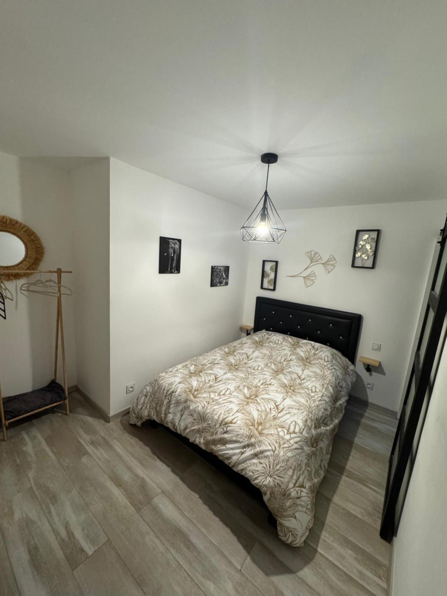 Alena Apartment Bourg-Saint-Andeol Bagian luar foto